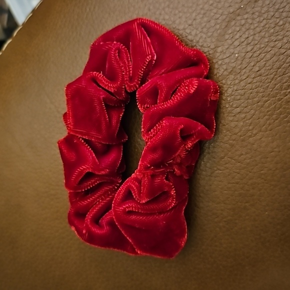 3/$30 Assorted Scrunchies and Hair Claws - Picture 4 of 7